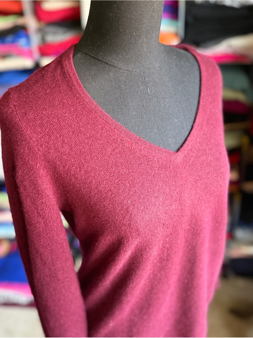 V-Neck Women's Cashmere Sweater in Burgundy